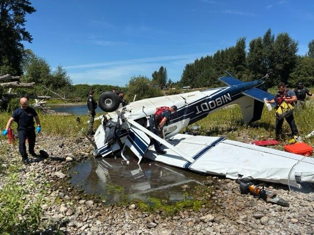 2 people extracted from small plane crash near Ridgefield amid FAA investigation