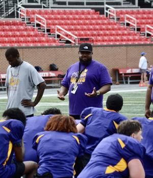 Youthful Giants debut in scrimmages at IWU